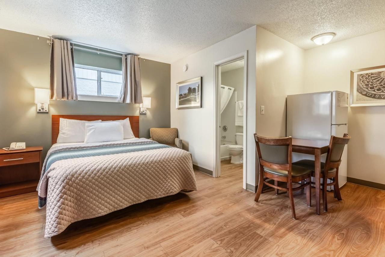Hometowne By Red Roof 2* Louisville