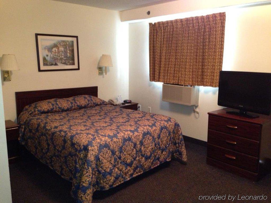 Hometowne By Red Roof 2* Louisville