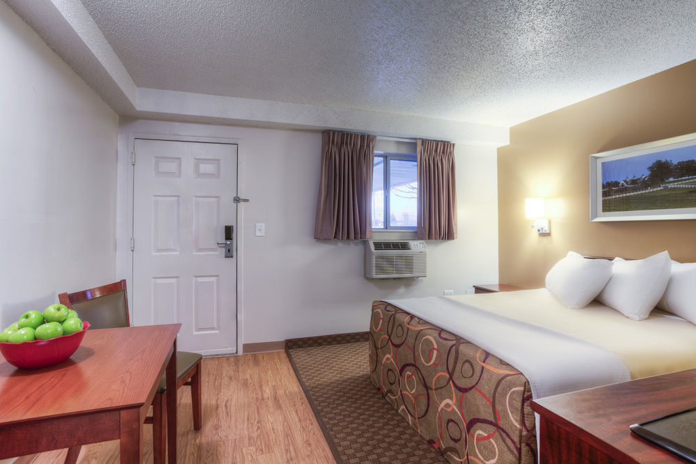 Motel Hometowne By Red Roof