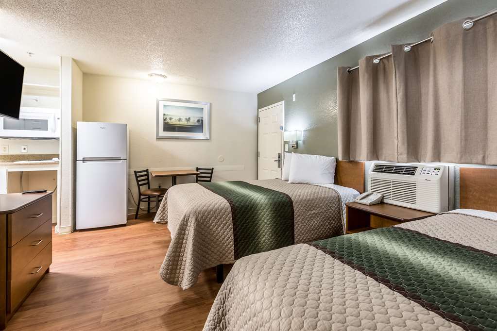 Hometowne By Red Roof Motel 2*